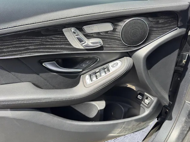 MERCEDES-BENZ GLC 300 AMG Line 4Matic 9G-Tronic