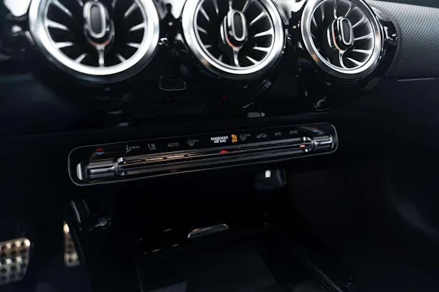 MERCEDES-BENZ MERCEDES-BENZ A 200 AMG Line 7G-DCT
