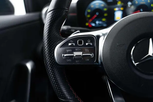 MERCEDES-BENZ MERCEDES-BENZ A 200 AMG Line 7G-DCT