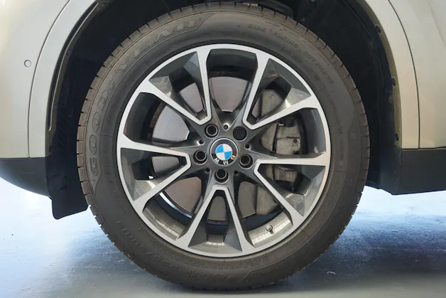 BMW X5 xDrive 50i V8 450PS aus erster Hand, sehr gepflegt, CH-Auto!!