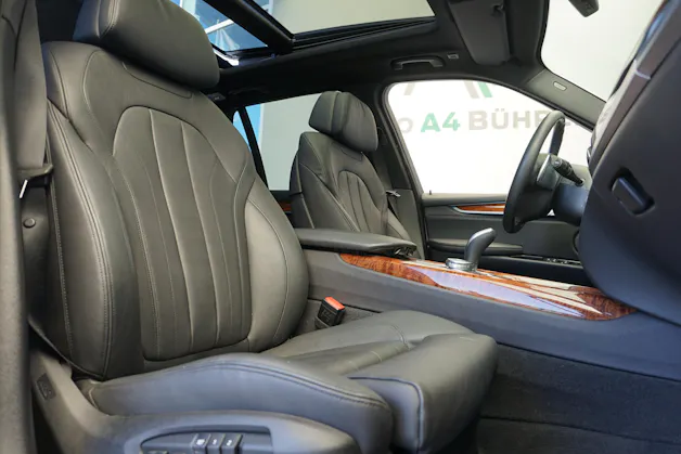 BMW X5 xDrive 50i V8 450PS aus erster Hand, sehr gepflegt, CH-Auto!!