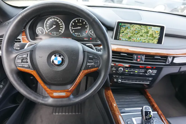 BMW X5 xDrive 50i V8 450PS aus erster Hand, sehr gepflegt, CH-Auto!!