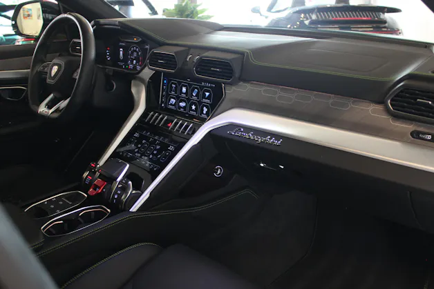 Lamborghini Urus E-Gear PPF-Folie | Bang & Olufsen Sound | Sitzbelüftung | Sitzheizung | Massagesitze | Night Vision | Sitzheizung Hinten |