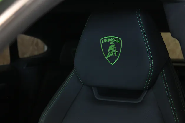 Lamborghini Urus E-Gear PPF-Folie | Bang & Olufsen Sound | Sitzbelüftung | Sitzheizung | Massagesitze | Night Vision | Sitzheizung Hinten |