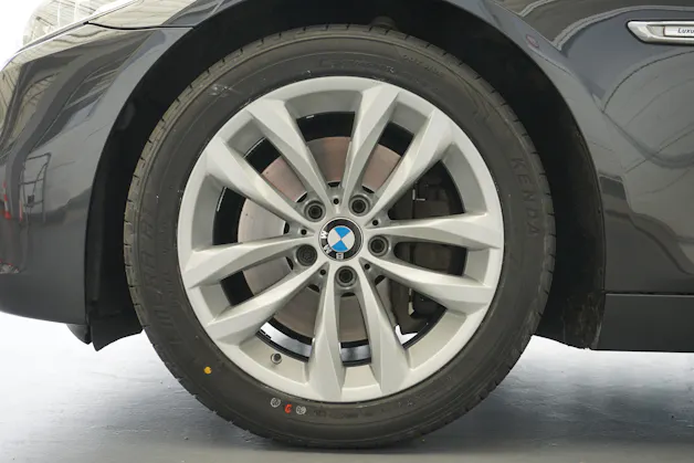 BMW 528i xDrive Touring Luxury 245PS mit Abstandsregeltempomat