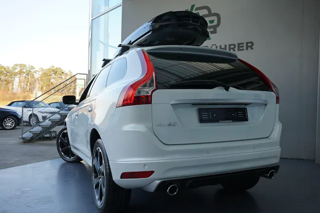 VOLVO XC60 T6 AWD Momentum R-Design Geartronic