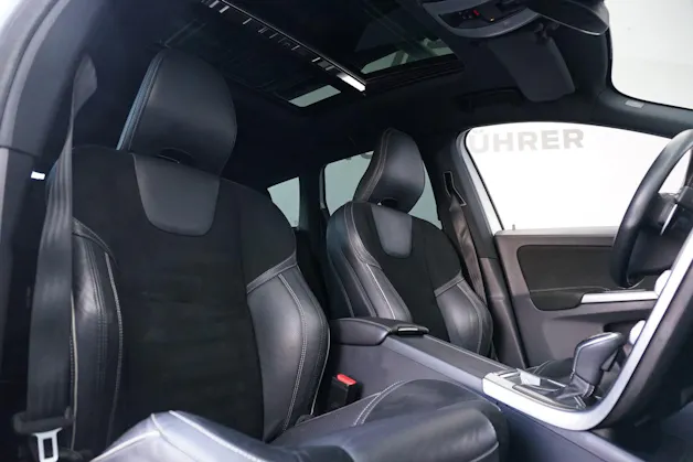 VOLVO XC60 T6 AWD Momentum R-Design Geartronic