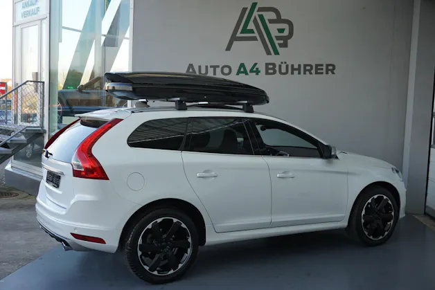 VOLVO XC60 T6 AWD Momentum R-Design Geartronic
