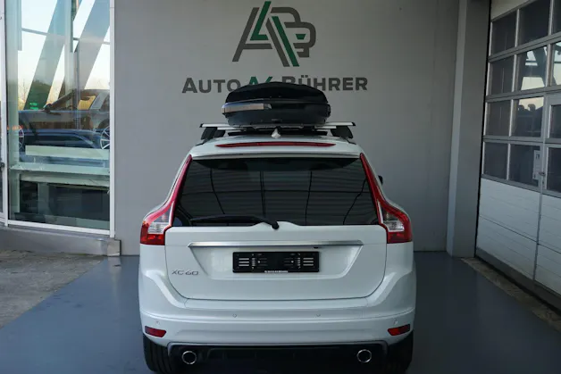 VOLVO XC60 T6 AWD Momentum R-Design Geartronic