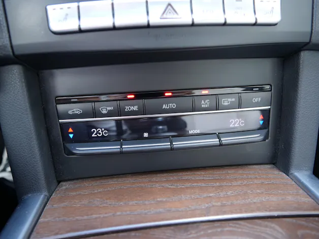 MERCEDES-BENZ E 350 BlueTEC Elégance 4Matic 7G-Tronic