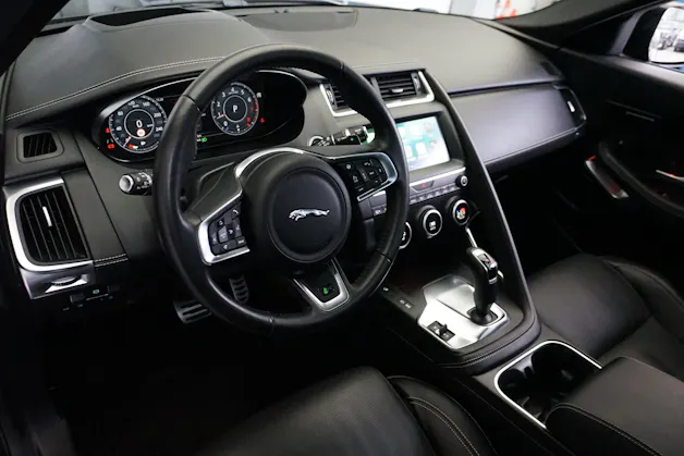 Jaguar E-Pace P250 R-Dynamic SE AWD aus erster Hand!! 100% Benziner