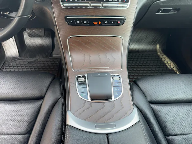 MERCEDES-BENZ GLC 200 AMG Line 4Matic 9G-Tronic
