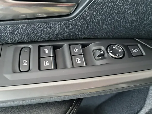 PEUGEOT 5008 145 Hybrid GT 7-Plätzer Pano