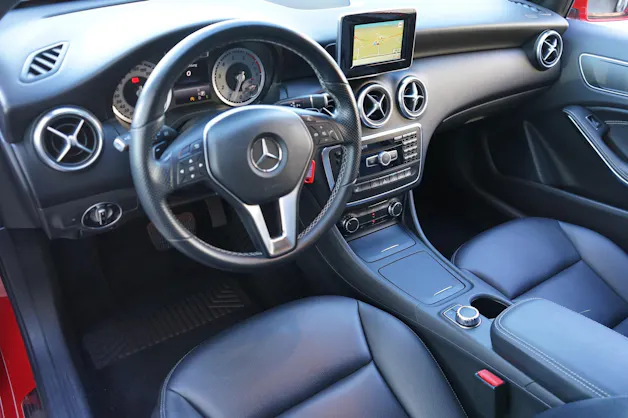 MERCEDES-BENZ A 200 Urban Automat mit Leder