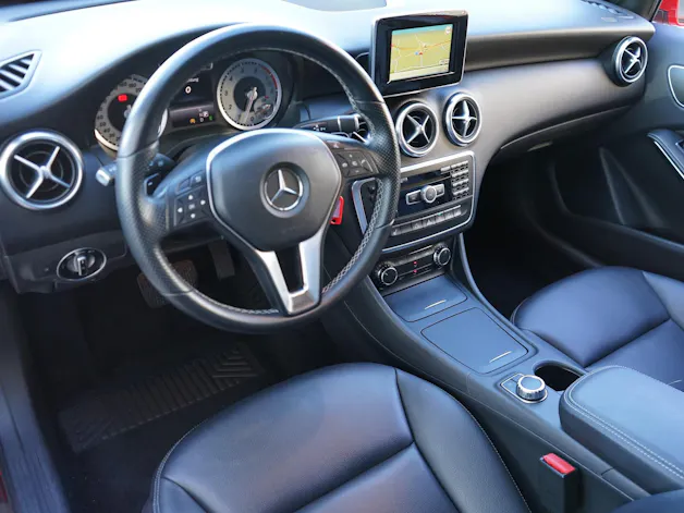 MERCEDES-BENZ A 200 Urban Automat mit Leder