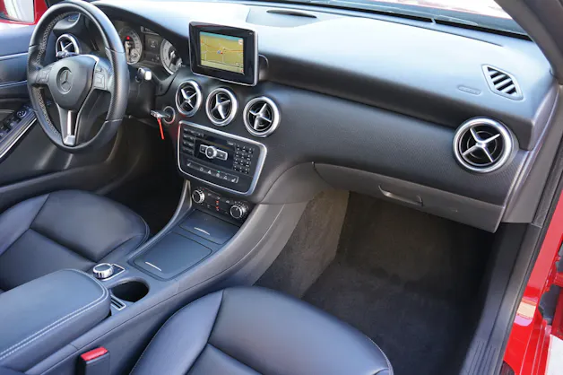 MERCEDES-BENZ A 200 Urban Automat mit Leder
