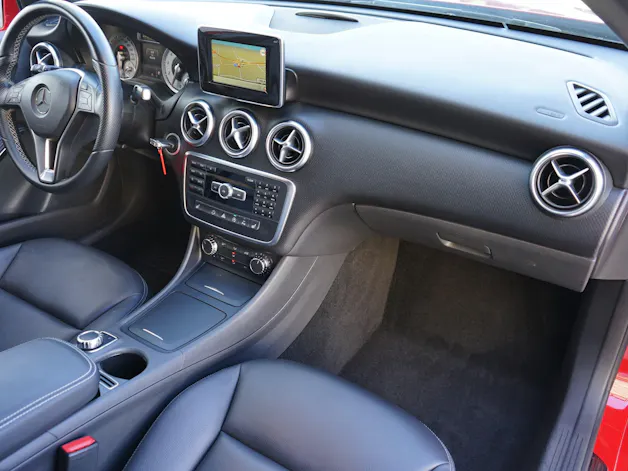 MERCEDES-BENZ A 200 Urban Automat mit Leder