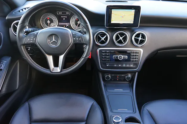 MERCEDES-BENZ A 200 Urban Automat mit Leder