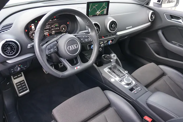 AUDI A3 40 TFSI e-tron Sport 204PS Automat "kann rund 35 bis 40km rein elektrisch fahren"