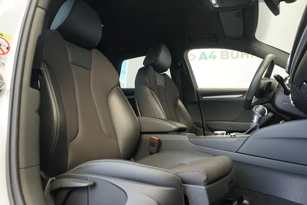 AUDI A3 40 TFSI e-tron Sport 204PS Automat "kann rund 35 bis 40km rein elektrisch fahren"