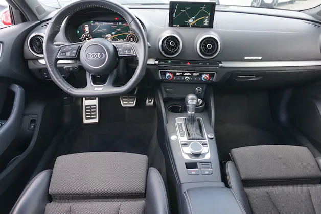 AUDI A3 40 TFSI e-tron Sport 204PS Automat "kann rund 35 bis 40km rein elektrisch fahren"