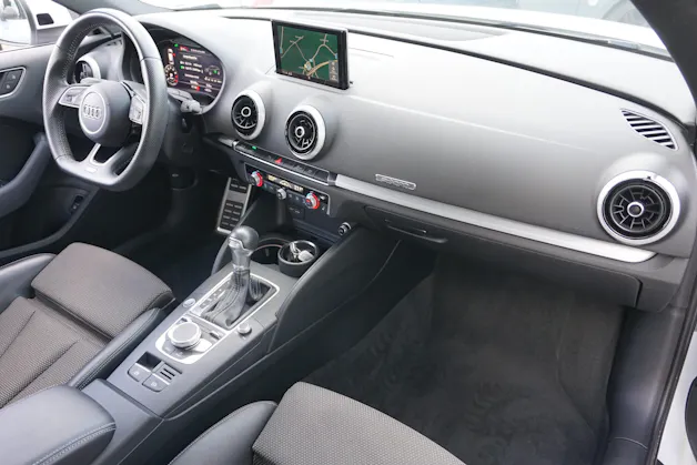 AUDI A3 40 TFSI e-tron Sport 204PS Automat "kann rund 35 bis 40km rein elektrisch fahren"