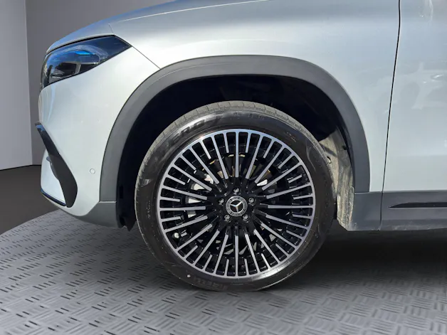 MERCEDES-BENZ EQA 350 AMG Line 4Matic