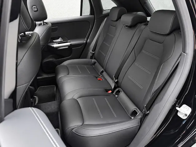 MERCEDES-BENZ GLA 250 4Matic 8G-DCT Swiss Star • AMG Line Premium Plus • Panorama • Burmester