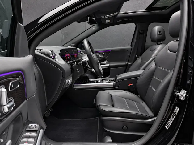 MERCEDES-BENZ GLA 250 4Matic 8G-DCT Swiss Star • AMG Line Premium Plus • Panorama • Burmester