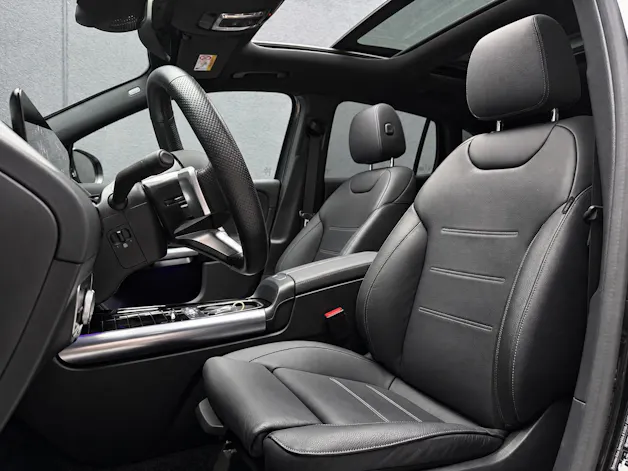 MERCEDES-BENZ GLA 250 4Matic 8G-DCT Swiss Star • AMG Line Premium Plus • Panorama • Burmester