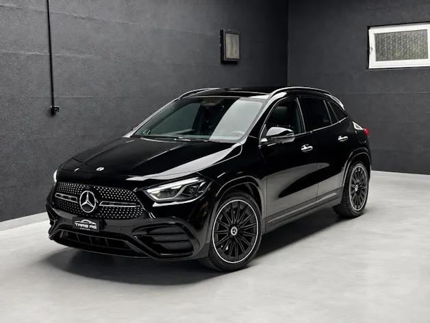 MERCEDES-BENZ GLA 250 4Matic 8G-DCT Swiss Star • AMG Line Premium Plus • Panorama • Burmester
