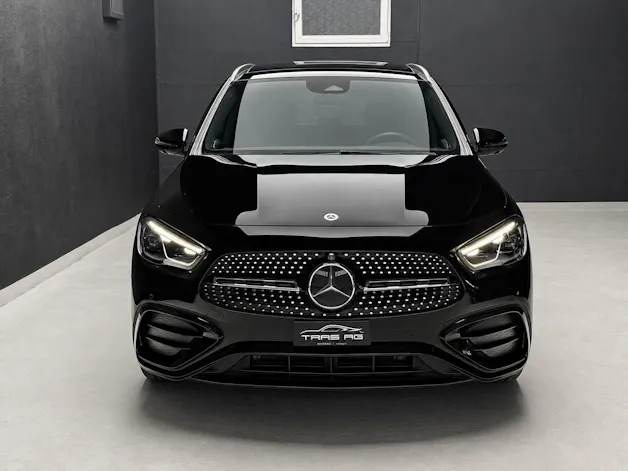 MERCEDES-BENZ GLA 250 4Matic 8G-DCT Swiss Star • AMG Line Premium Plus • Panorama • Burmester