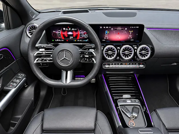 MERCEDES-BENZ GLA 250 4Matic 8G-DCT Swiss Star • AMG Line Premium Plus • Panorama • Burmester
