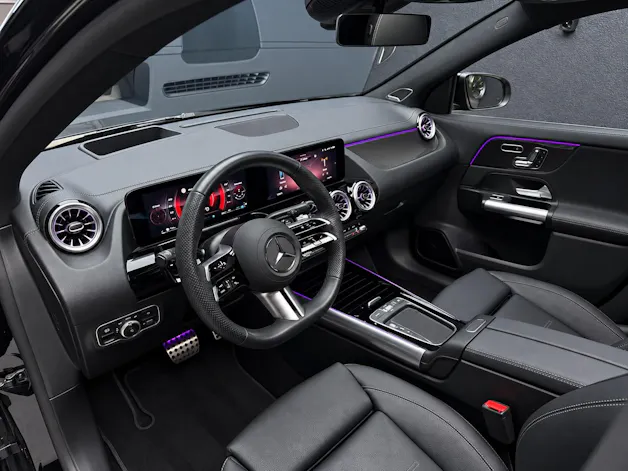MERCEDES-BENZ GLA 250 4Matic 8G-DCT Swiss Star • AMG Line Premium Plus • Panorama • Burmester