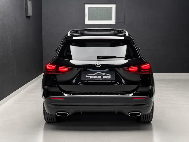 MERCEDES-BENZ GLA 250 4Matic 8G-DCT Swiss Star • AMG Line Premium Plus • Panorama • Burmester