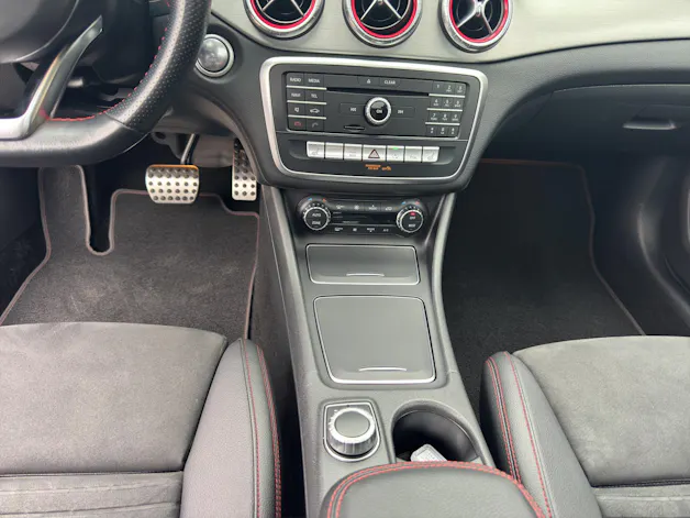 MERCEDES-BENZ CLA Shooting Brake 220 AMG Line 4Matic 7G-DCT