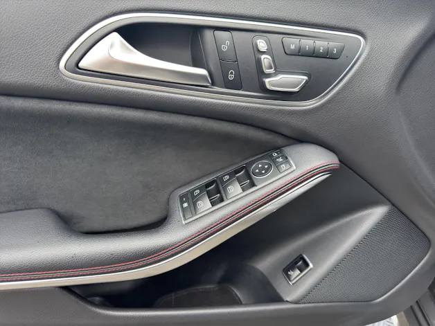 MERCEDES-BENZ CLA Shooting Brake 220 AMG Line 4Matic 7G-DCT