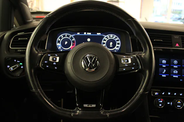 VW Golf 2.0 TSI R 4Motion DSG | Digital-Tacho | Totwinkelassist. | Distanzregler | RF-Kamera |
