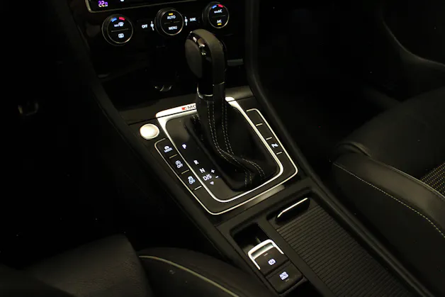 VW Golf 2.0 TSI R 4Motion DSG | Digital-Tacho | Totwinkelassist. | Distanzregler | RF-Kamera |