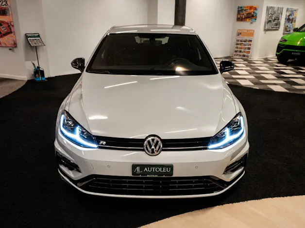 VW Golf 2.0 TSI R 4Motion DSG | Digital-Tacho | Totwinkelassist. | Distanzregler | RF-Kamera |