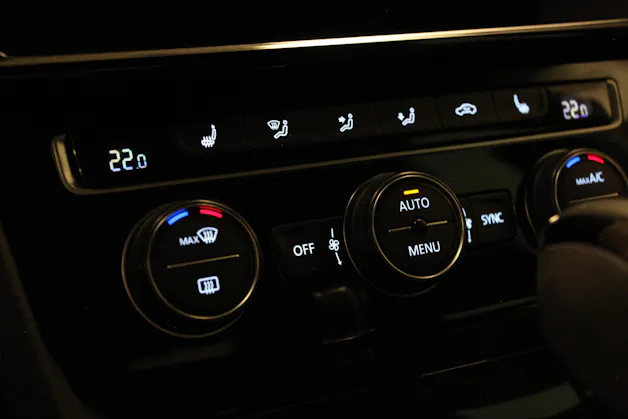 VW Golf 2.0 TSI R 4Motion DSG | Digital-Tacho | Totwinkelassist. | Distanzregler | RF-Kamera |