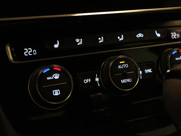 VW Golf 2.0 TSI R 4Motion DSG | Digital-Tacho | Totwinkelassist. | Distanzregler | RF-Kamera |