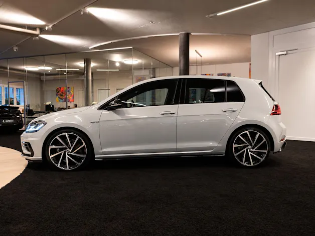 VW Golf 2.0 TSI R 4Motion DSG | Digital-Tacho | Totwinkelassist. | Distanzregler | RF-Kamera |