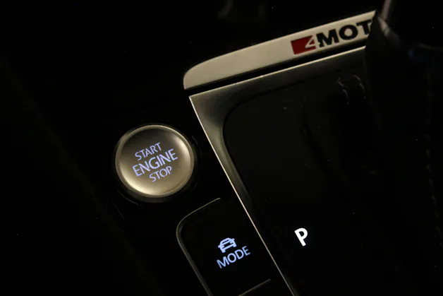 VW Golf 2.0 TSI R 4Motion DSG | Digital-Tacho | Totwinkelassist. | Distanzregler | RF-Kamera |