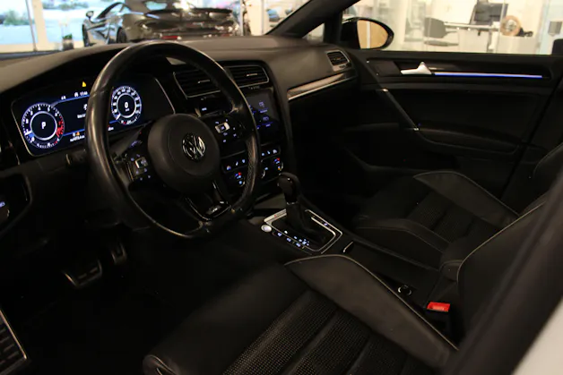 VW Golf 2.0 TSI R 4Motion DSG | Digital-Tacho | Totwinkelassist. | Distanzregler | RF-Kamera |