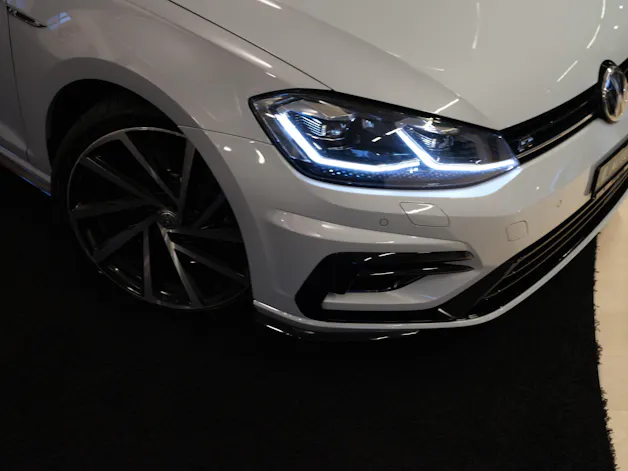 VW Golf 2.0 TSI R 4Motion DSG | Digital-Tacho | Totwinkelassist. | Distanzregler | RF-Kamera |