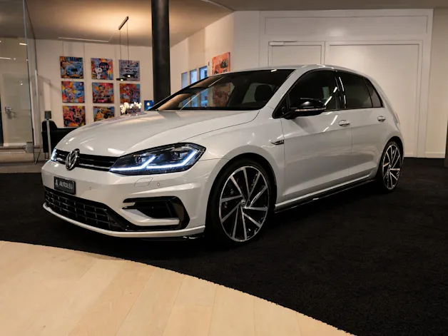 VW Golf 2.0 TSI R 4Motion DSG | Digital-Tacho | Totwinkelassist. | Distanzregler | RF-Kamera |