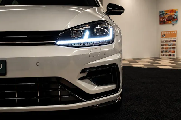 VW Golf 2.0 TSI R 4Motion DSG | Digital-Tacho | Totwinkelassist. | Distanzregler | RF-Kamera |