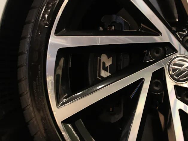 VW Golf 2.0 TSI R 4Motion DSG | Digital-Tacho | Totwinkelassist. | Distanzregler | RF-Kamera |