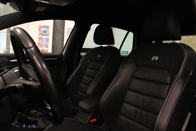 VW Golf 2.0 TSI R 4Motion DSG | Digital-Tacho | Totwinkelassist. | Distanzregler | RF-Kamera |